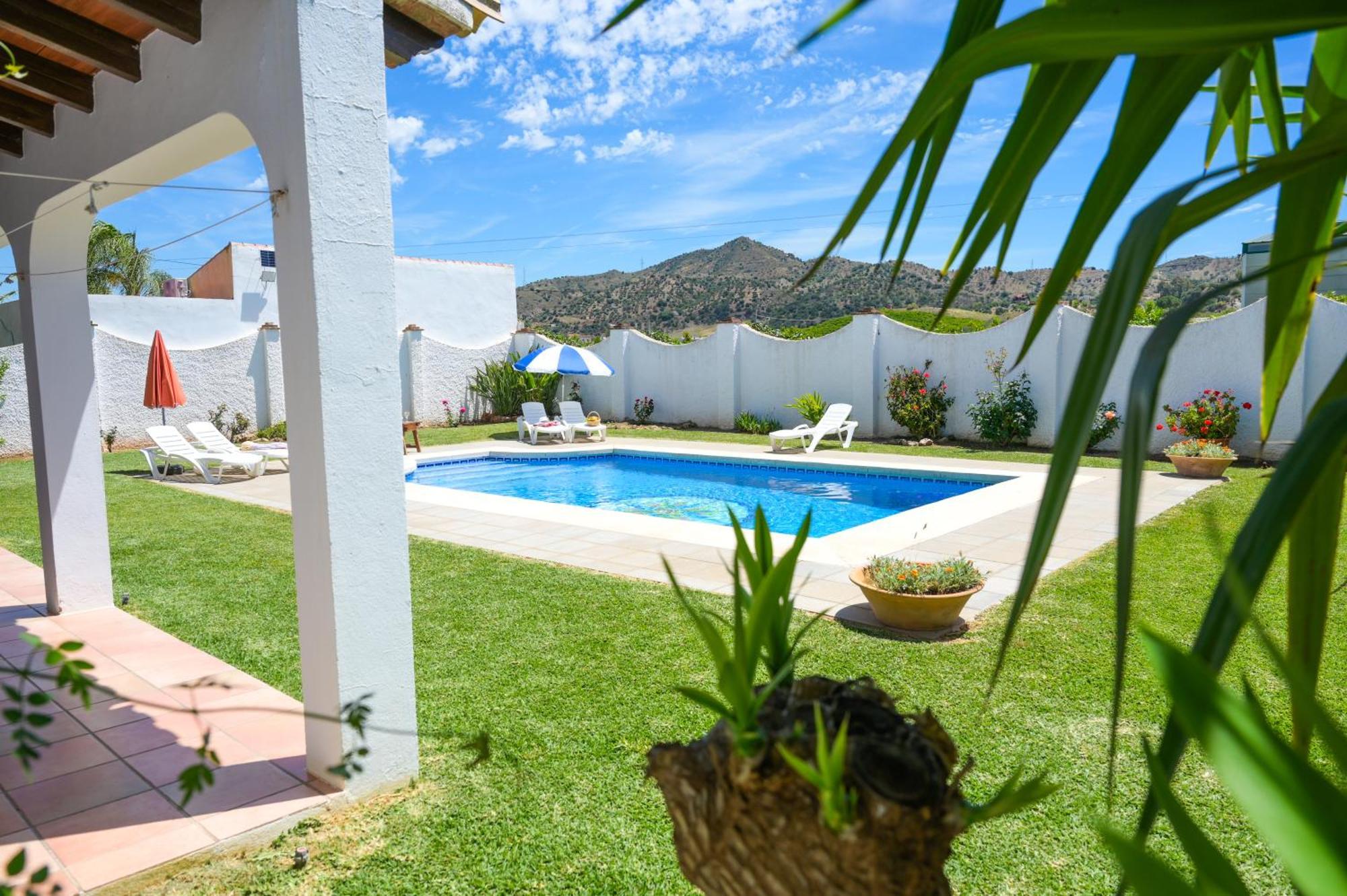 Amplia Casa Rural Con Precioso Jardin Cerca De Malaga Capital. Zimmer foto